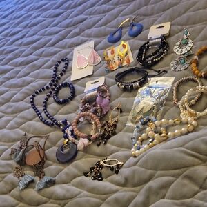 Assorted Women's Jewelry Set